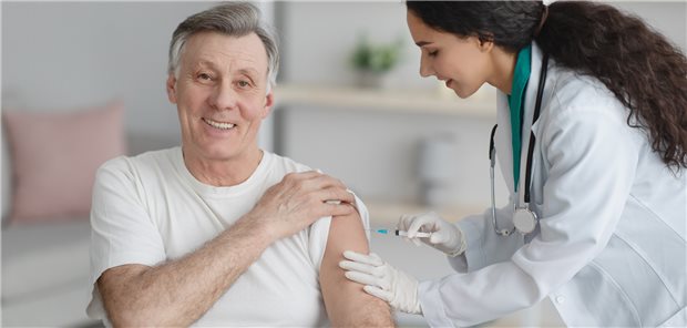 Impfschutz von Senioren: Wegen der Immunseneszenz wächst mit dem Alter das Risiko für schwere Infektionen mit dem RSV (Symbolbild).