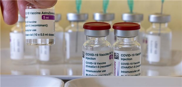 Impfstoffe von AstraZeneca im Impfzentrum Apolda – bald sollen die Vakzine für die Corona-Schutzimpfung auch in Hausarztpraxen verimpft werden.