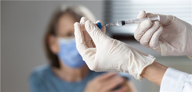 Bessert eine Impfung Long-COVID-19-Symptome? Kleine Kinder haben binnen 30 Minuten keine Atemprobleme mit einer Op-Maske, haben italienische Forscher herausgefunden.