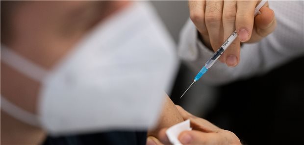 Impfungen gegen COVID-19 gehören ab April zur Regelversorgung.