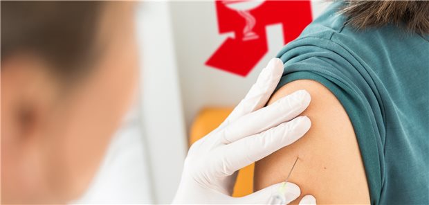 Impfungen in der Apotheke halten viele Ärzte für überflüssig.