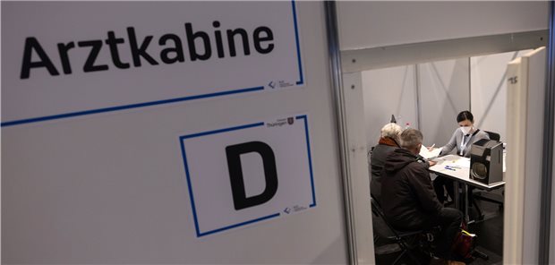 Große Mehrheit bevorzugt Corona-Impfung beim Hausarzt Impfzentrum ist für viele Deutsche okay, aber noch lieber wäre ihnen die Impfung beim vertrauten Haus- oder Facharzt.
