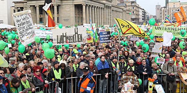 Wie kann Bürgerbeteiligung funktionieren? In 25 Städten und Landkreisen erarbeiten derzeit 10 000 Menschen in Konferenzen und einem Online-Forum Lösungsvorschläge zur Stärkung des sozialen Zusammenhalts.