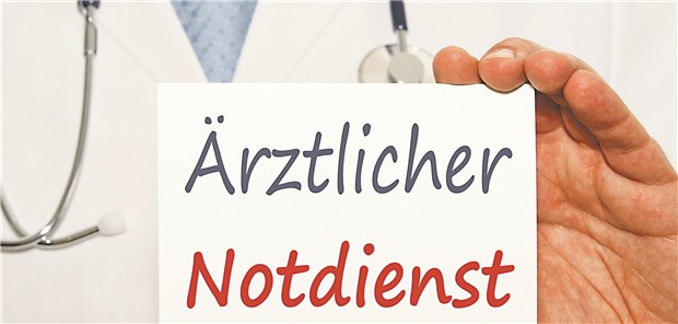 Hoher Ansturm auf Notrufzentralen erwartet In Bayern gibt es rund 110 zentral und in der Regel an Kliniken gelegene Bereitschaftspraxen sowie einen separaten Fahrdienst für medizinisch notwendige Hausbesuche.