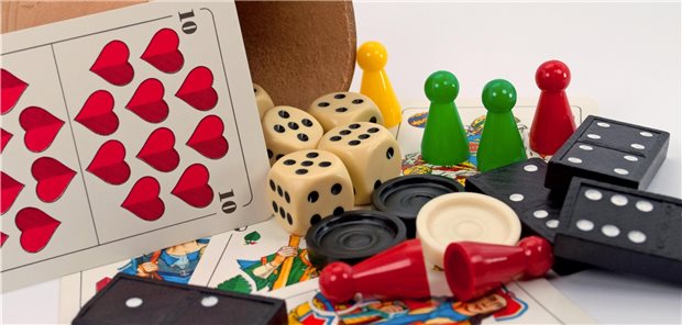 Digitale Innovationen für ein selbstbestimmtes Leben im Alter In Corona-Zeiten müssen auch Senioren auf digitale Spielrunden ausweichen.