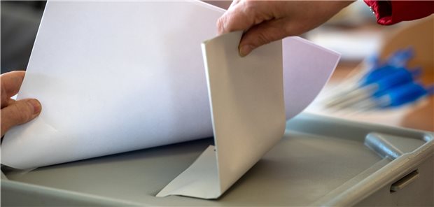 Demokratien liegen bei Gesundheitsausgaben vorne In Demokratien, wo freie und faire Wahlen stattfinden, sorgen Politiker in der Tendenz für höhere öffentliche Gesundheitsausgaben als in Autokratien.