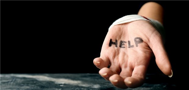 In Deutschland sterben jährlich 10.000 Menschen durch Suizid. Die Gesellschaft für Suizidprävention und die Hospiz- und Palliativgesellschaft fordern zunächst mehr Vorbeugung, bevor die Suizidbeihilfe gesetzlich neu geregelt wird. 