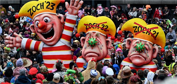 Mehr Corona-Infektionen in Karnevalshochburgen In Düsseldorf fand der erste Rosenmontagszug seit drei Jahren statt. Für nicht wenige Narren endete die Karnevalssaison allerdings mit einer Coronainfektion.