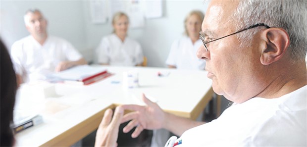 Kranke Arbeitnehmer über 50 kosten Firmen am meisten In Gesundheitsberufen ist der Anteil der Beschäftigten über 50 Jahre in den vergangenen zehn Jahren stark gestiegen.