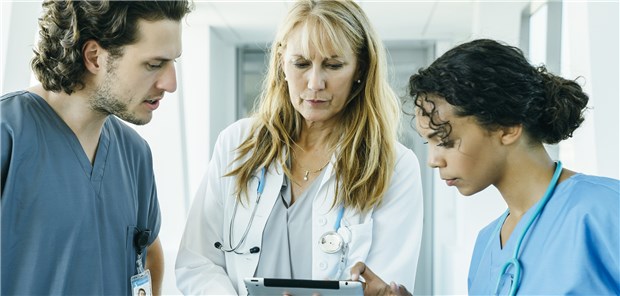 Mit interkulturellem Arbeiten die Versorgung verbessern In Kliniken arbeiten zunehmend Mitarbeiter unterschiedlicher Kulturen zusammen.