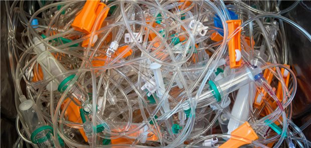 In Kliniken fallen täglich viele Tonnen Müll an. Laut Kreislaufwirtschaftsgesetz müssen die Häuser dafür bestimmte Abfallbeauftragte benennen.