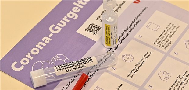 BMG plant kostenlose Corona-Schnelltests ab 1. März für alle In Österreich schon Usus, wie hier in Wien: der Corona-Gurgeltest. Minister Spahn will sie auch in Deutschland flächendeckend verfügbar machen.