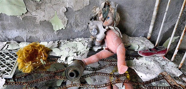 Ein Pädiater berichtet In Pripyat, nahe dem Reaktor in Tschernobyl, zeigt sich allerlei Zurückgelassenes, wie diese Puppe (Archivbild).