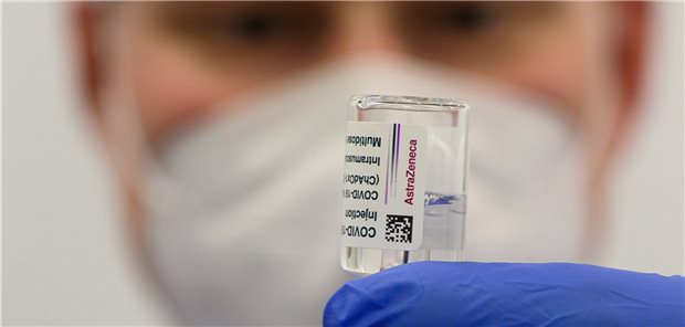 Rheinland-Pfalz: Immobile Patienten zu Hause gegen Corona impfen – Projekt ausgeweitet In Rheinland-Pfalz soll die Zahl der Arztpraxen, die immobile Patienten zu Hause impfen, ausgeweitet werden.