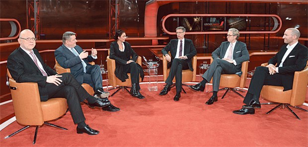 Gröhe steht mit Optimismus alleine da In Sachen Wartezeiten in der Praxis zu Gast bei Günther Jauch (Mitte): Dr. Stefan Etgeton, Gesundheitsexperte der Bertelsmann-Stiftung, Bundesgesundheitsminister Hermann Gröhe (CDU), Susanne Mauersberg, Verbraucherzentrale Bundesverband, Dr. Andreas Gassen, Vorsitzender der Kassenärztlichen Bundesvereinigung, Dr. Paul Brandenburg, Allgemeinarzt, Notfallmediziner und Autor (von links nach rechts).