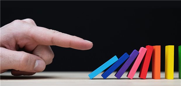 In Sachen klimasensible Beratung lohnt es sich, dranzubleiben, meint die Kölner Hausärztin Dr. Susanne Balzer. Das Schöne in der Hausarztpraxis sei ja, dass man sich über einen langen Zeitraum immer wieder sehe. Man könne also über einen längeren Zeitraum hinweg „Nudging“ betreiben.