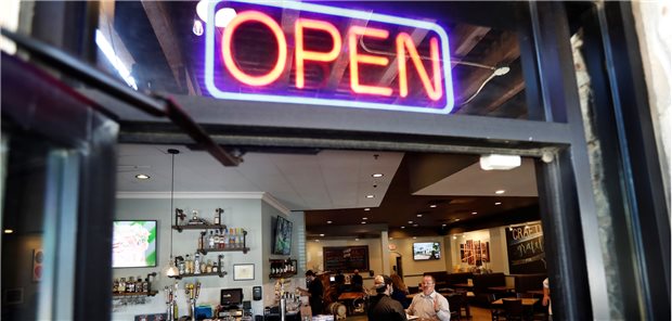 US-Vizegouverneur: „Es gibt Wichtigeres als zu leben“ In Texas ist Restaurants, Kinos und Einzelhändlern erlaubt, in begrenztem Umfang wieder zu öffnen.