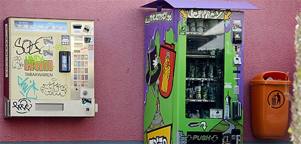 Legales Cannabis auf Knopfdruck In Trier steht der erste Cannabis-Automat, an dem legale Hanfprodukte per Knopfdruck gezogen werden können.