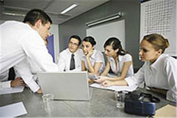 Die nächsten Azubis kommen über das Web In berufsorientierten sozialen Netzwerken enthalten Nutzerprofile meist ausführliche Informationen zu Ausbildung. © auremar / fotolia.com