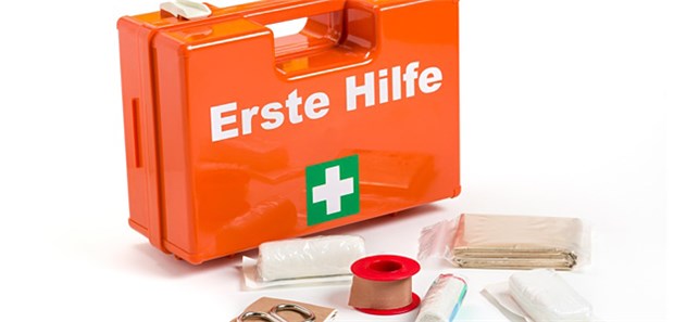 Charité-Projekt als Kandidat In dem für den Förderpreis "Helfende Hand" nominierten Projekt werden Schüler in lebensrettenden Sofortmaßnahmen, Selbstschutz und stabiler Seitenlage unterrichtet.