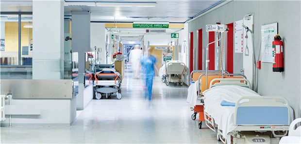 In den Kliniken werden die Kapazitäten an Betten und Personal hochgefahren – es geht vor allem um Intensibetten. 