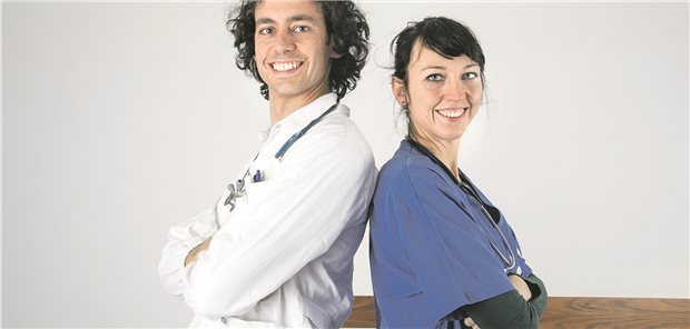 In den letzten zehn Jahren ist die Zahl der Ärztinnen und Ärzte in Bayern um rund 20 Prozent gestiegen. Aber gerade junge Ärzte zieht es erst einmal in die Anstellung – nicht selten auch noch in Teilzeit.