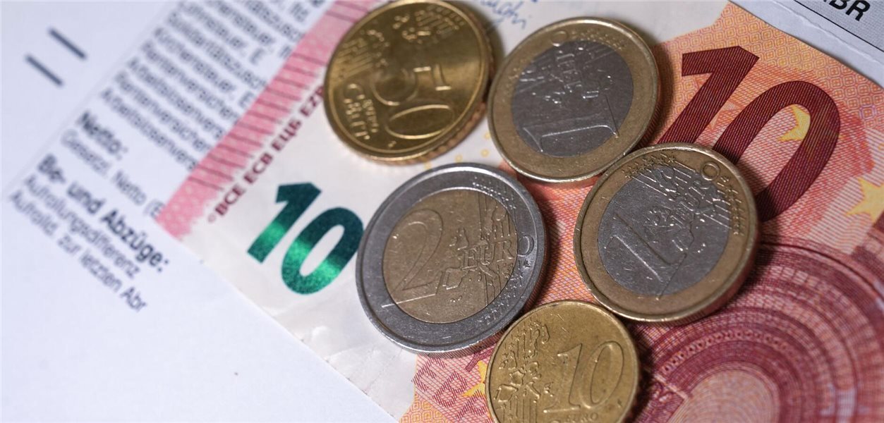  Mindestlohn-Beschluss: Ab 2026 müssen Praxen die Mitarbeitergehälter prüfen Illustration 