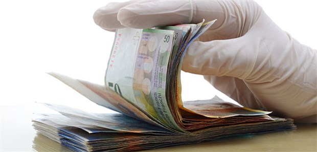 In der Clearingstelle können Mediziner ihre Verträge mit anderen Ärzten, Kliniken oder sonstigen Anbietern von Gesundheitsleistungen darauf prüfen lassen, ob die Anti-Korruptionsvorschriften eingehalten werden.