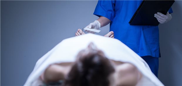 Obduzierte Corona-Patienten hatten alle Vorerkrankungen In der Diskussion: Mehr Erkenntnisse zu COVID-19 durch Obduktion der Verstorbenen?
