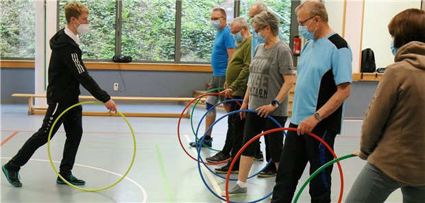Ärzte fordern bessere Versorgung von Long-COVID-Patienten In der Fachklinik für Neurologie im Mediclin Reha-Zentrum in Bad Düben (Sachsen) gehört das Training des Orientierungsvermögens mit dem Reifen den Behandlungsmethoden für Long-COVID- und andere Patienten.