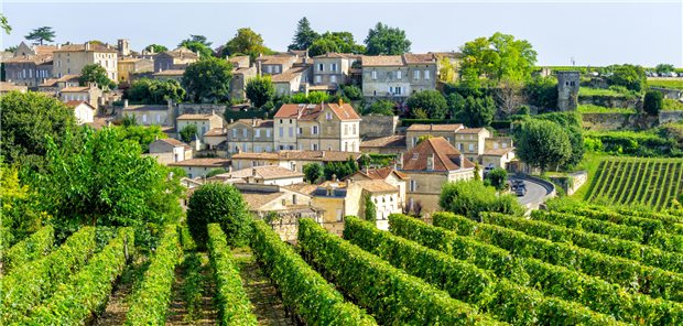 Steuernachlass für ältere Ärztinnen und Ärzte: Taugt Frankreich als Vorbild? In der Idylle der französischen Provinz locken Steuervorteile für Ärzte.
