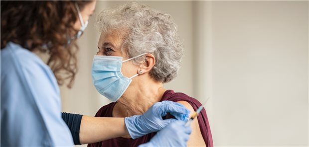 Patientenschützer: Auch Pflegekräfte sollen impfen dürfen! In der Impfkampagne wird jede helfende Hand gebraucht. Patientenschützer fordern jetzt, auch Pflegekräfte impfen zu lassen.