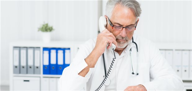 In der Kommunikation mit Patienten und unter den Ärzten ist immer noch das Telefon mittel der Wahl.