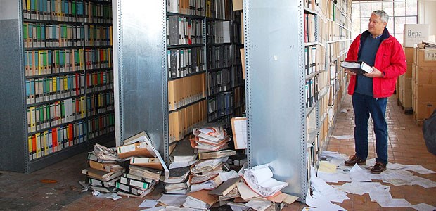 Patientenakten-Chaos in Immelborn In der Lagerhalle der insolventen Aufbewahrungsfirma in Thüringen herrscht Chaos. Landes-Datenschützer Lutz Hasse muss nun alle Ordner sichten und die Besitzer ausfindig machen.