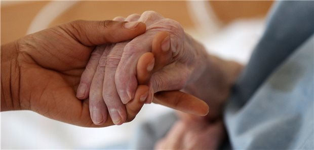Pflege ist wichtigste gesundheitspolitische Aufgabe in Schleswig-Holstein In der Pflege sehen einer Umfrage zufolge viele Menschen in Schleswig-Holstein die wichtigste gesundheitspolitische Aufgabe der nächsten Landesregierung.