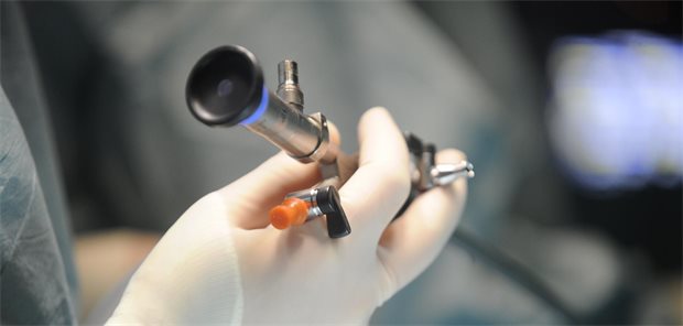 In der neuen Arbeitsanweisung geht es um die Aufbereitung aller Endoskope - nicht nur wie bisher um die Geräte aus der Gastroenterologie.