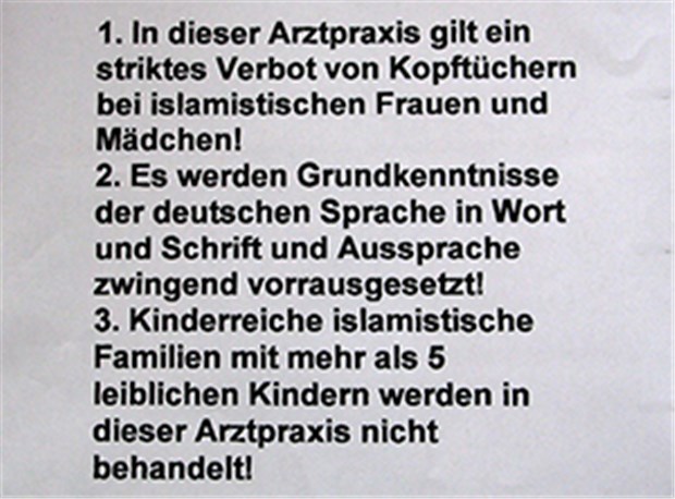 Arzt muss wegen Kopftuchverbots um KV-Zulassung bangen (Update) "In dieser Arztpraxis gilt ein striktes Verbot von Kopftüchern bei islamistischen Frauen und Mädchen!" Mit diesem Schild hat der Wächtersbacher Arzt Ausehen erregt - und muss nun drastische Konsequenzen befürchten.