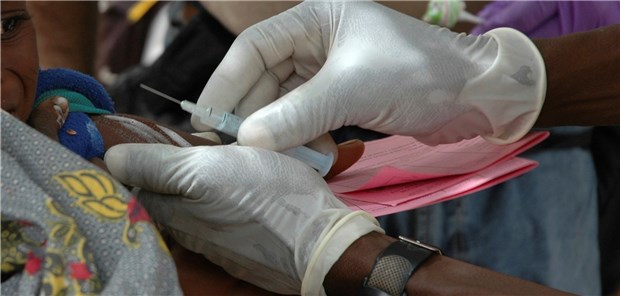 Kritik an WHO-Projekt zur Malaria-Impfung In drei afrikanischen Ländern läuft derzeit ein Pilotprojekt mit dem Malaria-Impfstoff RTS,S.