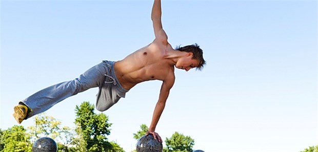 Koronarsklerose durch sehr viel Sport? In einer prospektiven Studie wurde das Risiko für Herzerkrankungen durch ein sehr hohes sportliches Pensum untersucht. Vor allem weißen jungen Männern scheint es zu schaden.
