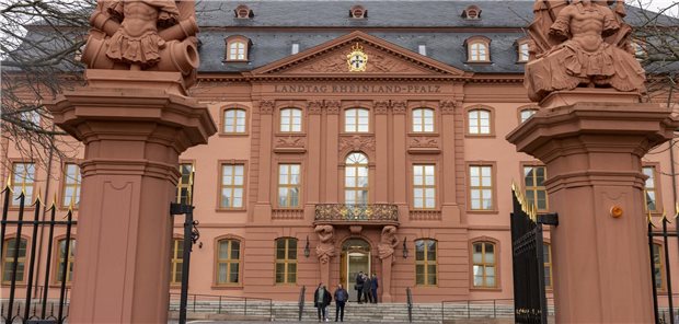Corona-Einschränkungen: Gesundheitsausschuss in Mainz hört Fachleute In einer zweitägigen Anhörung im Landtag von Rheinland-Pfalz werden Fachleute zu verschiedenen Aspekten des Managements während der Corona-Pandemie gehört.
