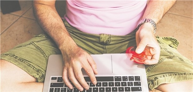 Helfen Fidget Spinners gegen Rauchen und ADHS? In erster Linie sind Fidget Spinners Spielzeug – ihr therapeutischer Nutzen ist umstritten.