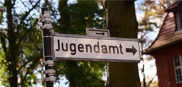 In fast der Hälfte der Fälle von Kindeswohlgefährdung sind den Behörden im vergangenen Jahr die betroffenen Kinder bereits bekannt gewesen.