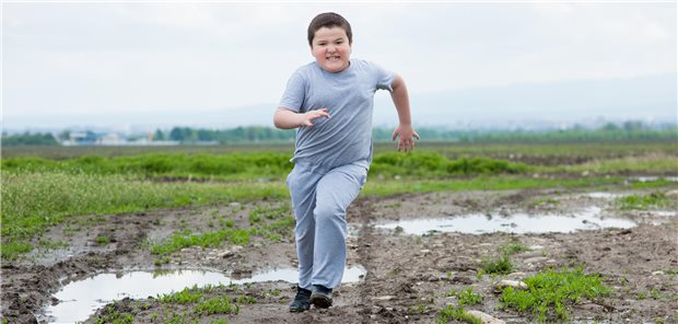 In jungen Jahren übergewichtig zu sein, ist für die kardiovaskuläre Gesundheit wohl fast genauso schlecht, wie im Erwachsenenalter einen hohen BMI zu haben.
