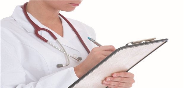 Schweizer Bundesrat knöpft sich elektronische Patientenakte vor Ärztin mit Klemmbrett