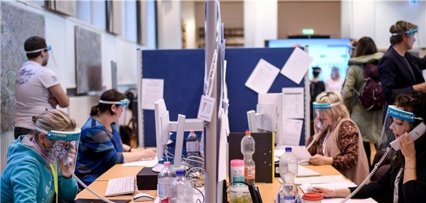 Fehlendes Personal erschwert Kontaktverfolgung In vielen Gesundheitsämtern mangelt es laut einer Umfrage an Mitarbeitern zur Kontaktpersonenverfolgung.