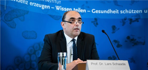 RKI: Nicht vorschnell Corona-Beschränkungen lockern Informierte am Dienstag über den aktuellen Stand der Coronavirus-Pandemie: RKI-Vize Professor Lars Schaade.