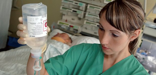 Arzneiengpässe werden zum Politikum Infusionen - mittlerweile auch hierzulande von Engpässen betroffen.