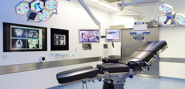 Vollgestopft mit moderner Technik Innovative Bildgebung und minimalinvasive Operationen: Der Robotik-OP der Berliner Charité bietet das Neueste vom Neuen.