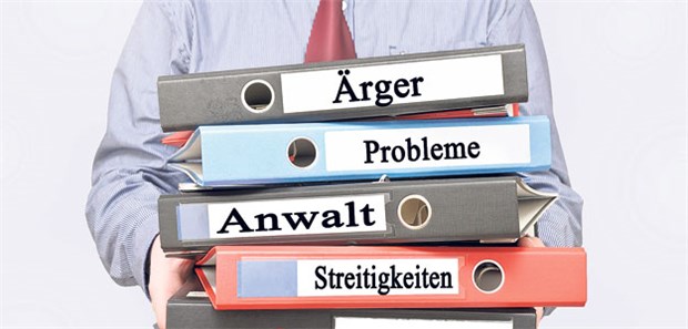 Besser zum Schlichter als zum Gericht? Insgesamt 5770 Beschwerden gaben Versicherte 2015 in die Hände des PKV-Ombudsmanns.