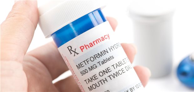 Medikamentenflasche gefüllt mit Metformin.